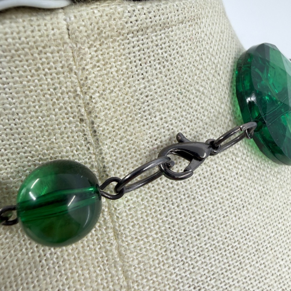 Emerald Green Statement Necklace Faceted Beads Gunmetal Tone Links Boho Chic - Picture 13 of 17